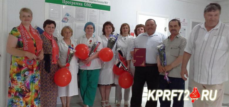 Активисты женского движения с. Покровское поздравили медицинских работников