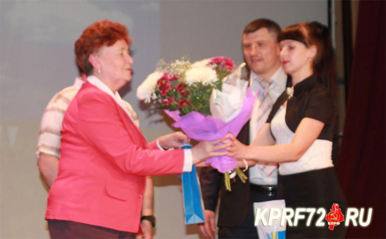 Тамара Казанцева поздравила управляющую компанию “Сумкино” с юбилеем