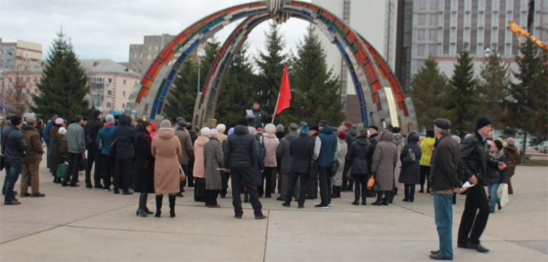 Тюменские коммунисты провели митинг в честь 97-летия ВЛКСМ