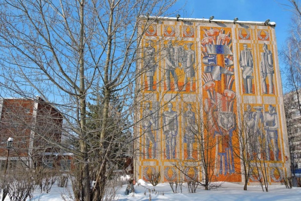 В Тобольске могут быть утрачены советские мозаики, прославляющие труд. За них вступился Зураб Церетели, но это не помогает                    