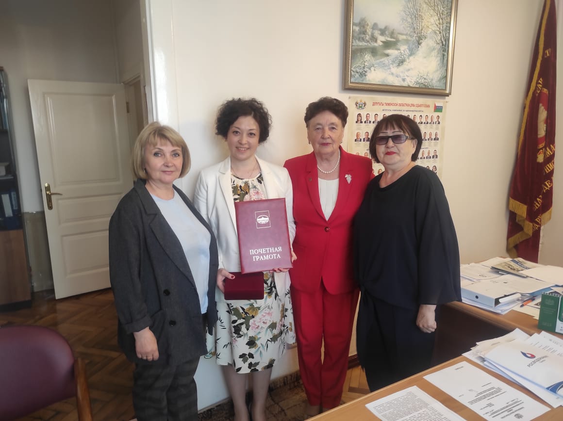 Тамара Казанцева наградила достойных граждан Тюменской области