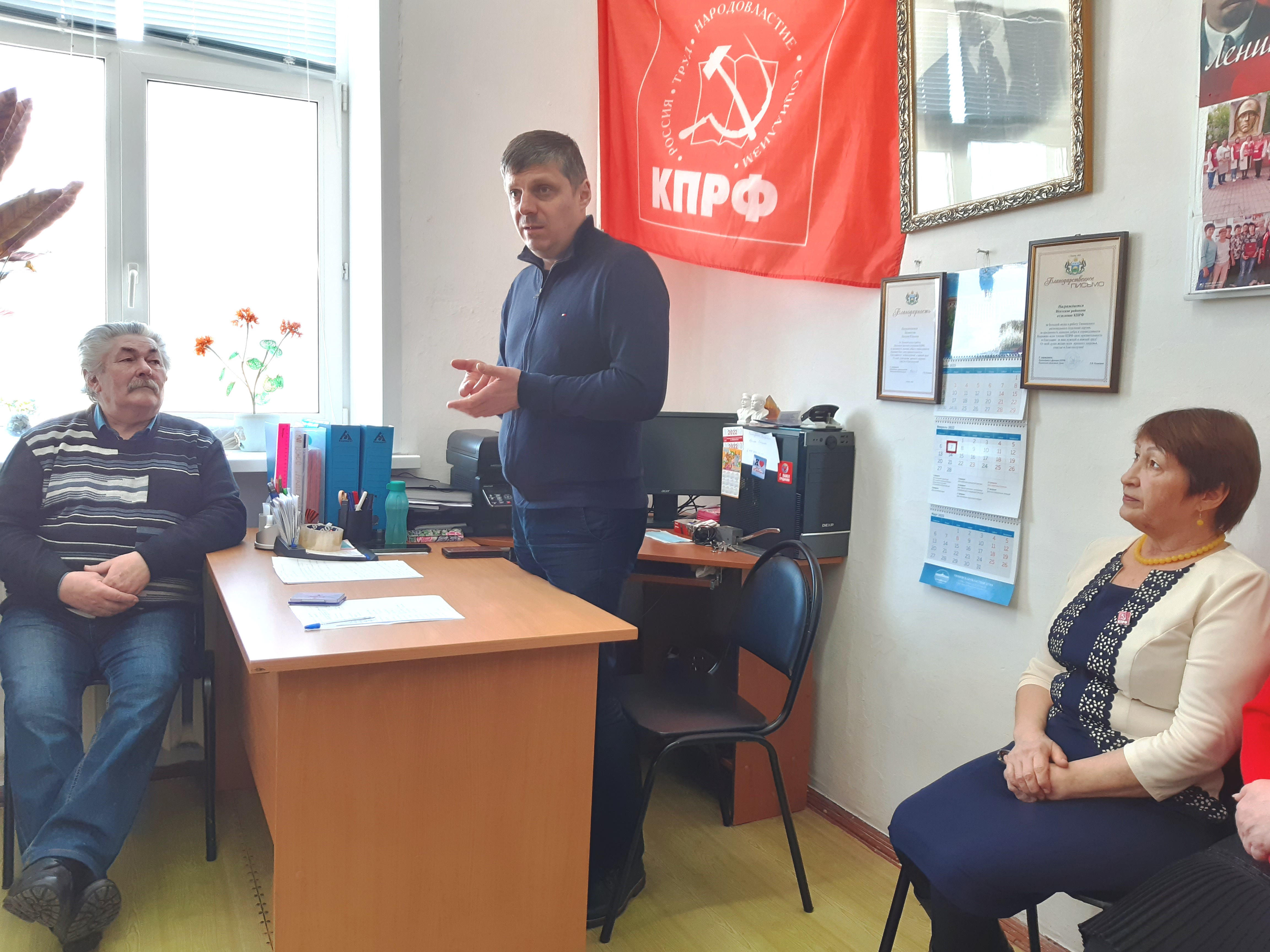 Идеолог Тюменского обкома Левченко Иван провёл политическую учёбу в Исетском районном отделении КПРФ