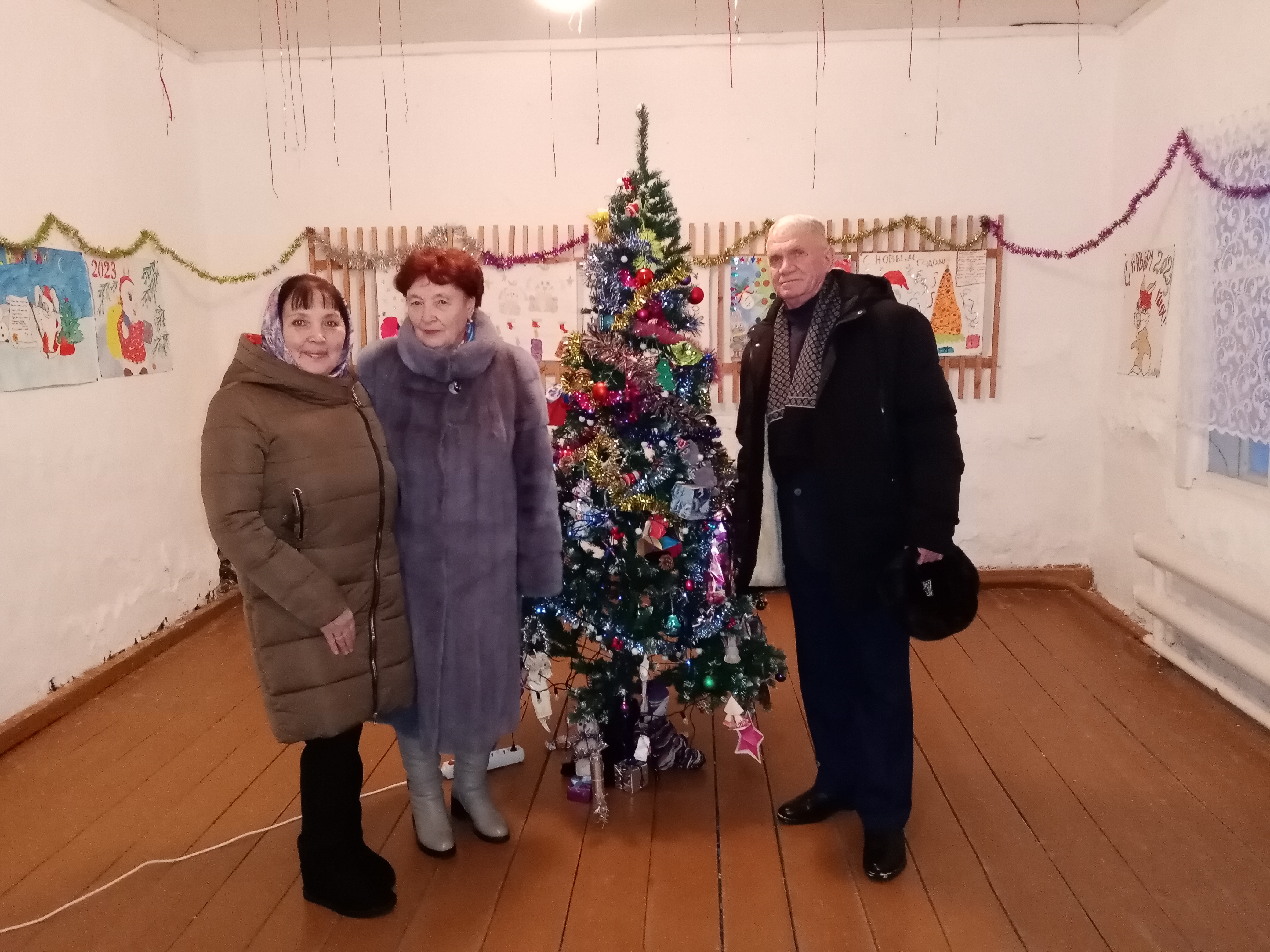 Депутат-коммунист Тамара Казанцева подарила новогодний праздник жителям Вагайского Заболотья