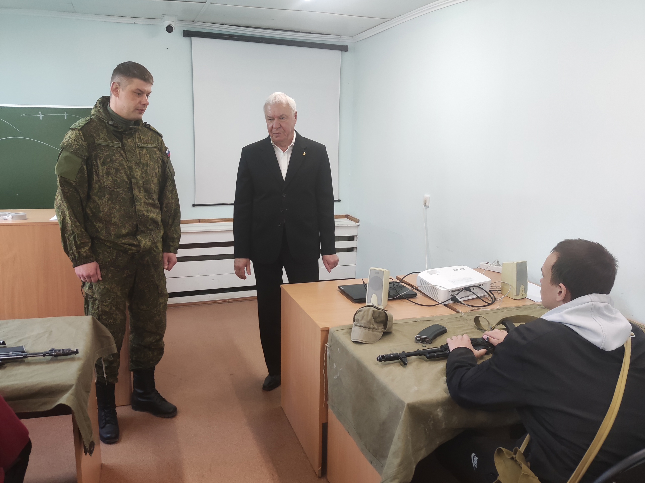 
                        Депутат Соболев посетил "Аванпост" в Тюмени                    