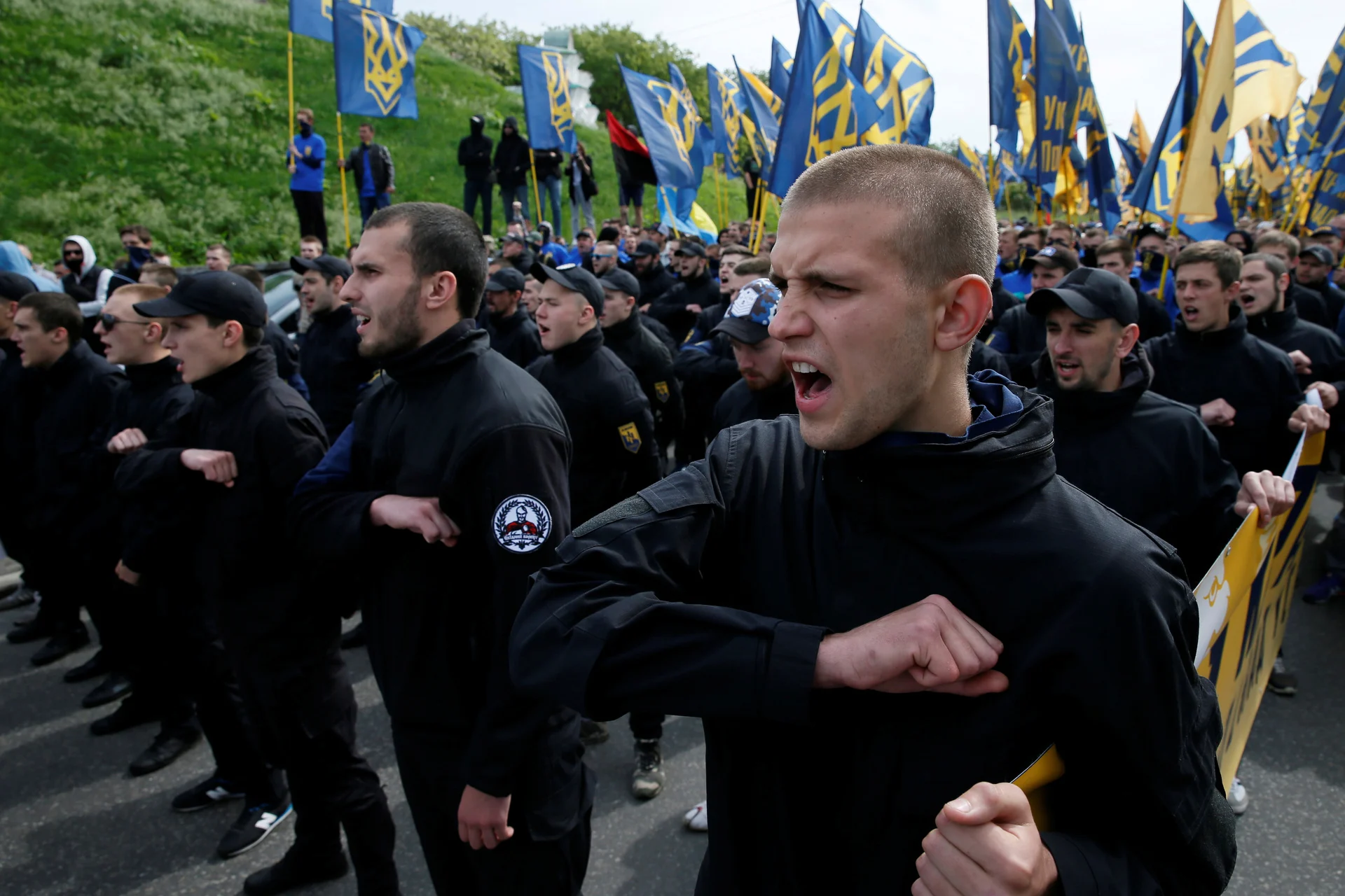 Пора прекратить действия натовцев по фашизации Украины                    