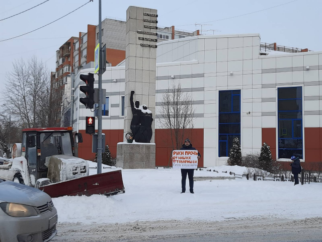 Тюменский депутат провёл пикет в защиту Юрия Юхневича у памятника жертвам колчаковского террора